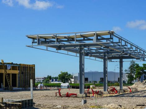 Estrutura Metálica para Postos na Praça da Árvore